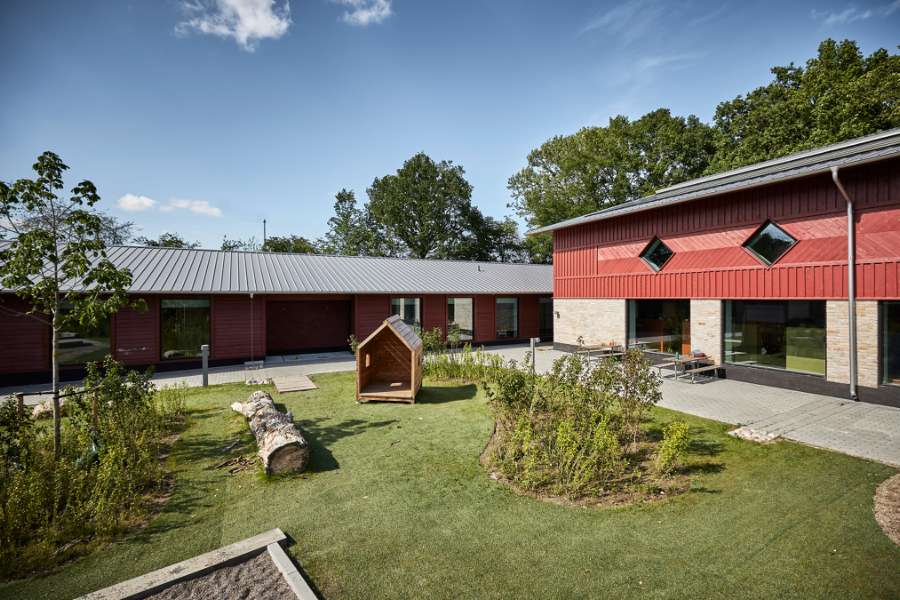 Danmarks første CO2-neutrale børnehave beklædt med stålprofiler, Børnehuset Grønnegården, Transformervej 3, 2860 Søborg